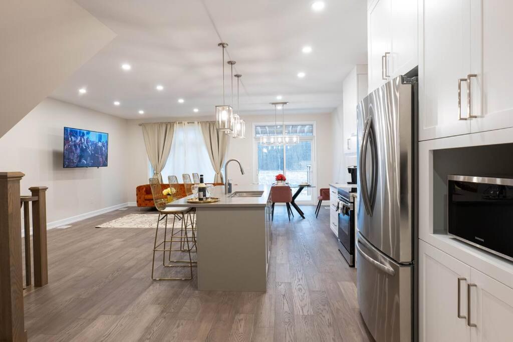 Luxury Niagara 3 Bdr Townhouse /Garageアパートメント エクステリア 写真