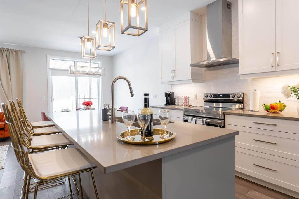 Luxury Niagara 3 Bdr Townhouse /Garageアパートメント エクステリア 写真