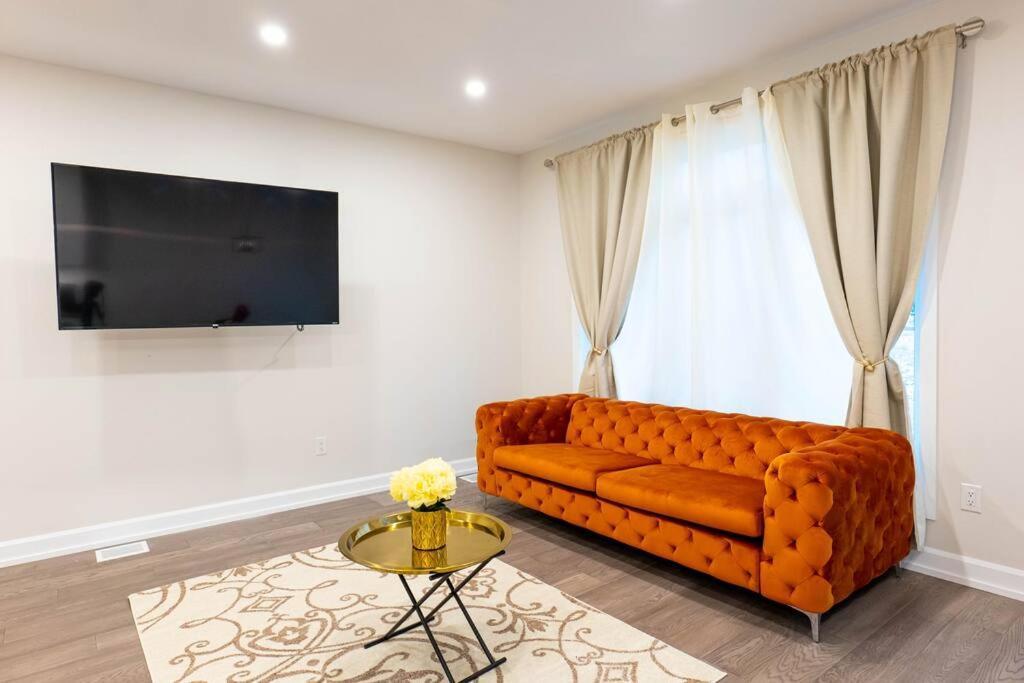 Luxury Niagara 3 Bdr Townhouse /Garageアパートメント エクステリア 写真