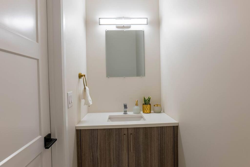 Luxury Niagara 3 Bdr Townhouse /Garageアパートメント エクステリア 写真