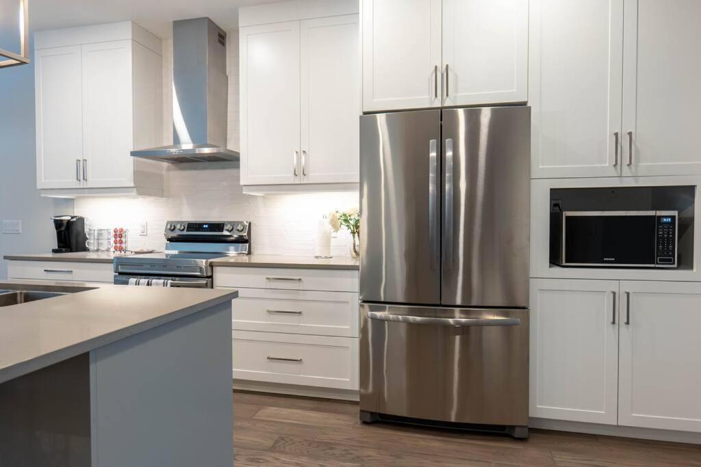 Luxury Niagara 3 Bdr Townhouse /Garageアパートメント エクステリア 写真