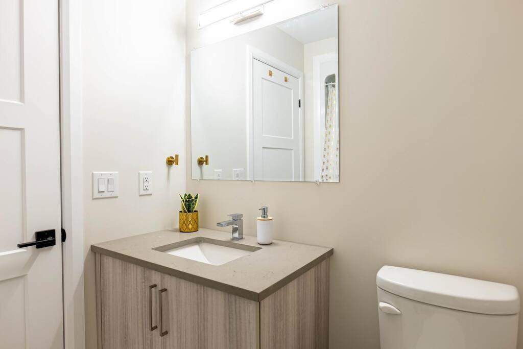 Luxury Niagara 3 Bdr Townhouse /Garageアパートメント エクステリア 写真