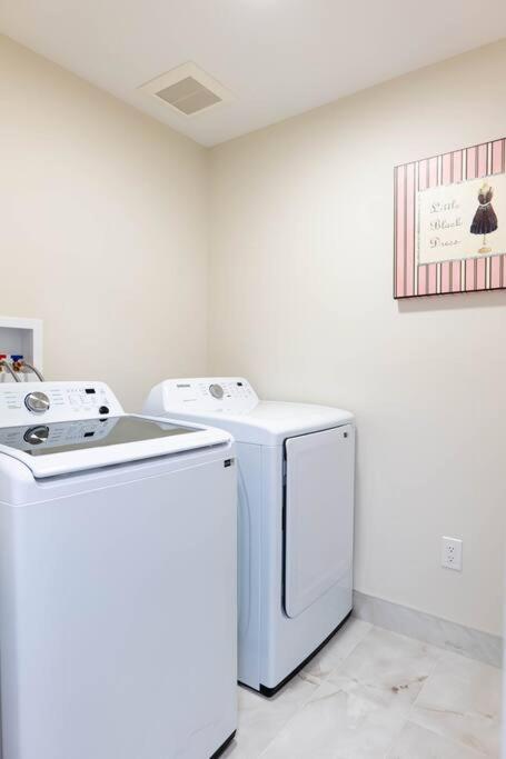 Luxury Niagara 3 Bdr Townhouse /Garageアパートメント エクステリア 写真